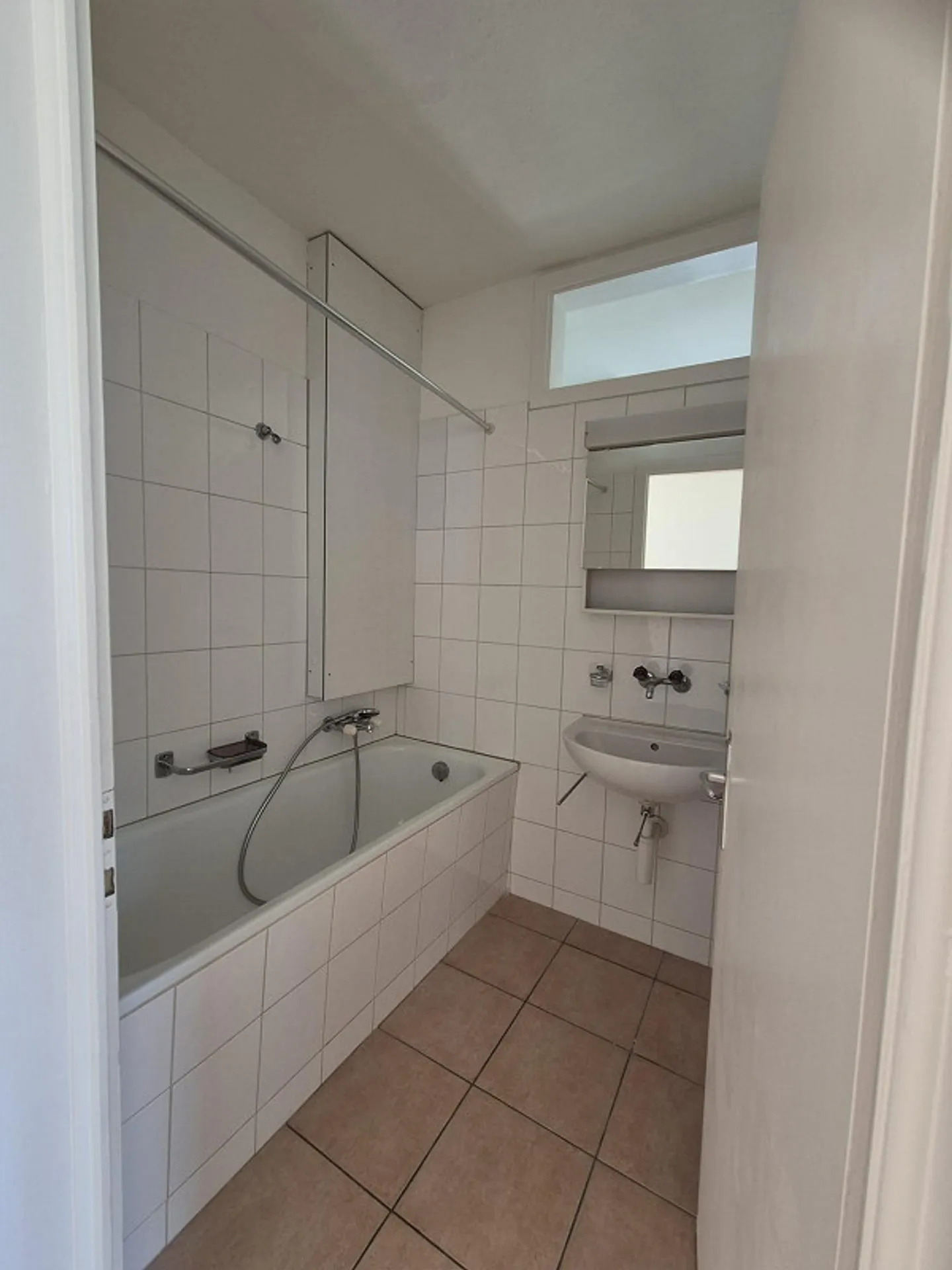 Appartement de 2,5 pièces situé au centre avec vue sur le lac - Photo 9 sur 11