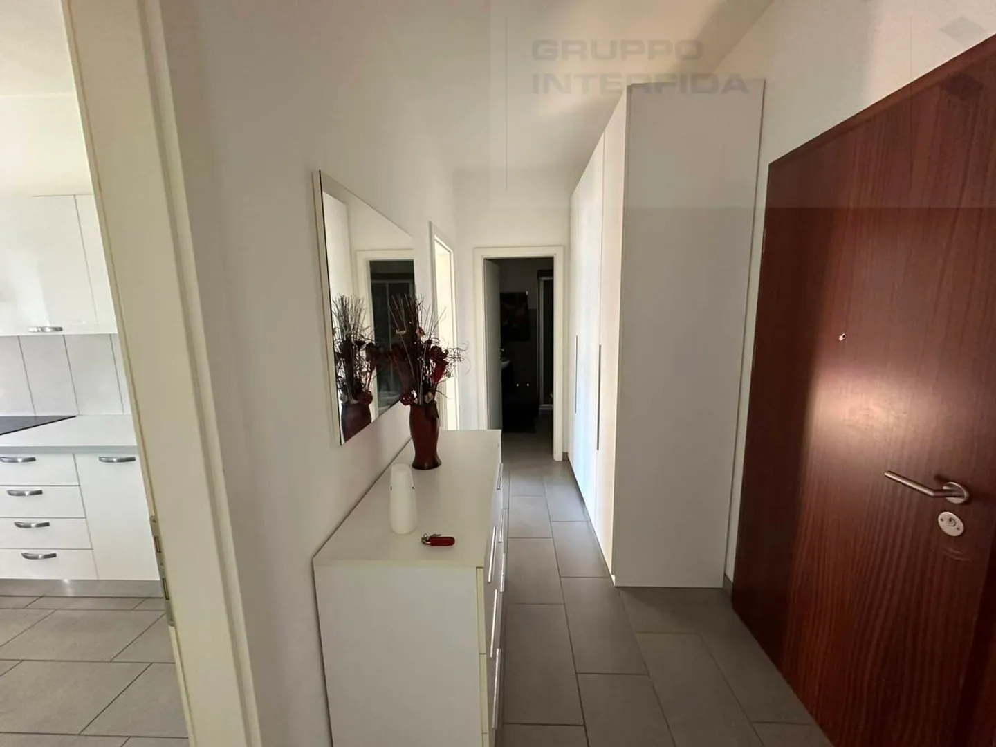 2.5 ROOMS RENOVATED FOR RENT - Photo 3 of 9