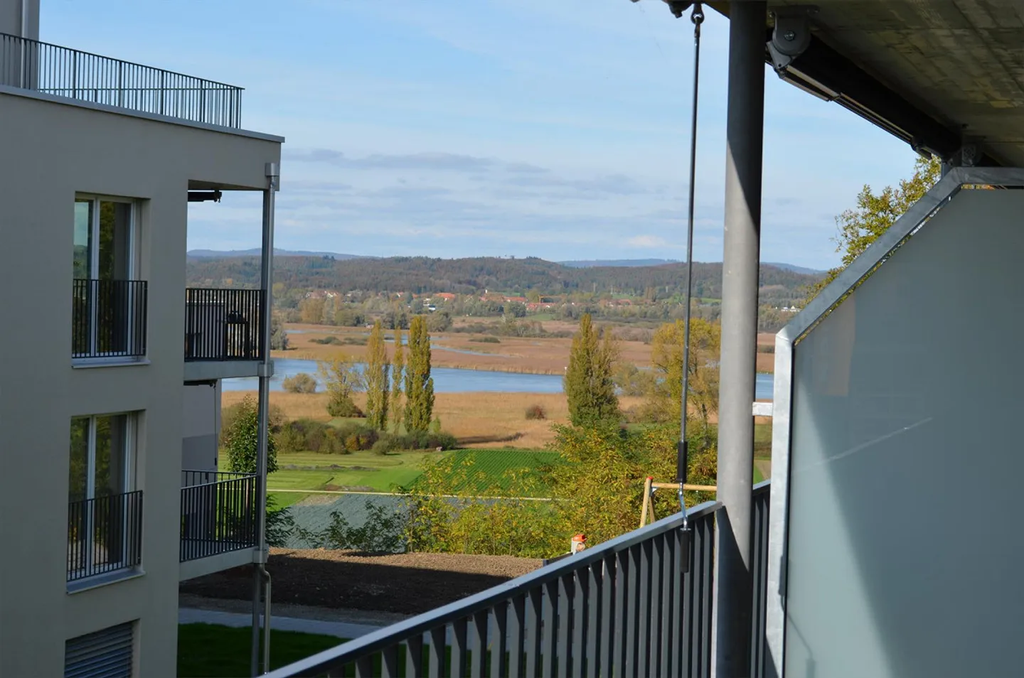 Moderne Wohnung mit Seeblick - Foto 3 von 9