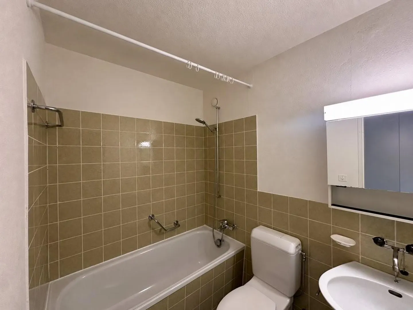 Appartamento confortevole di 1,5 stanze con balcone - Foto 5 di 7