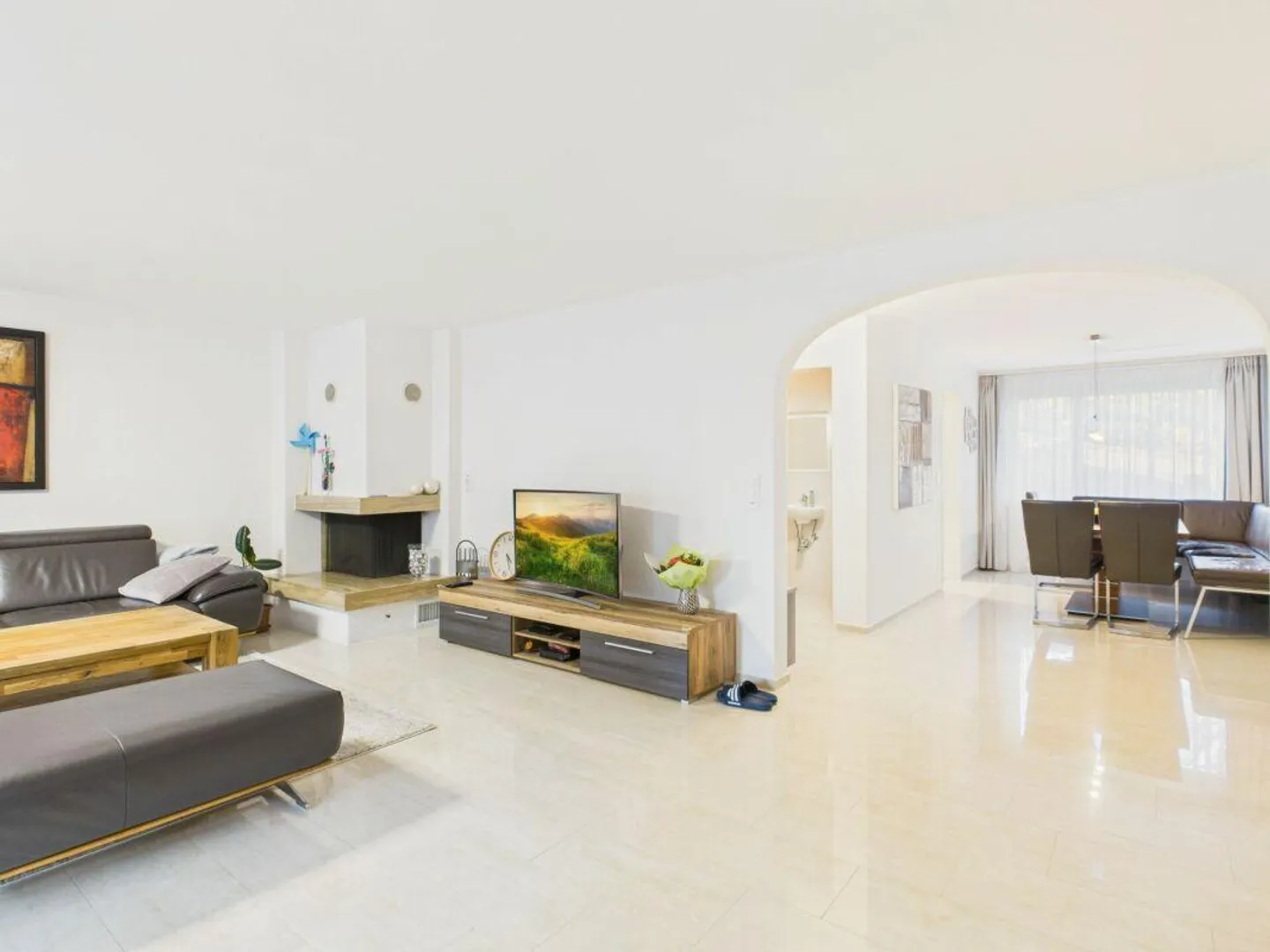 Luminoso appartamento di 4,5 stanze con camino e area salotto nel verde - Foto 6 di 17