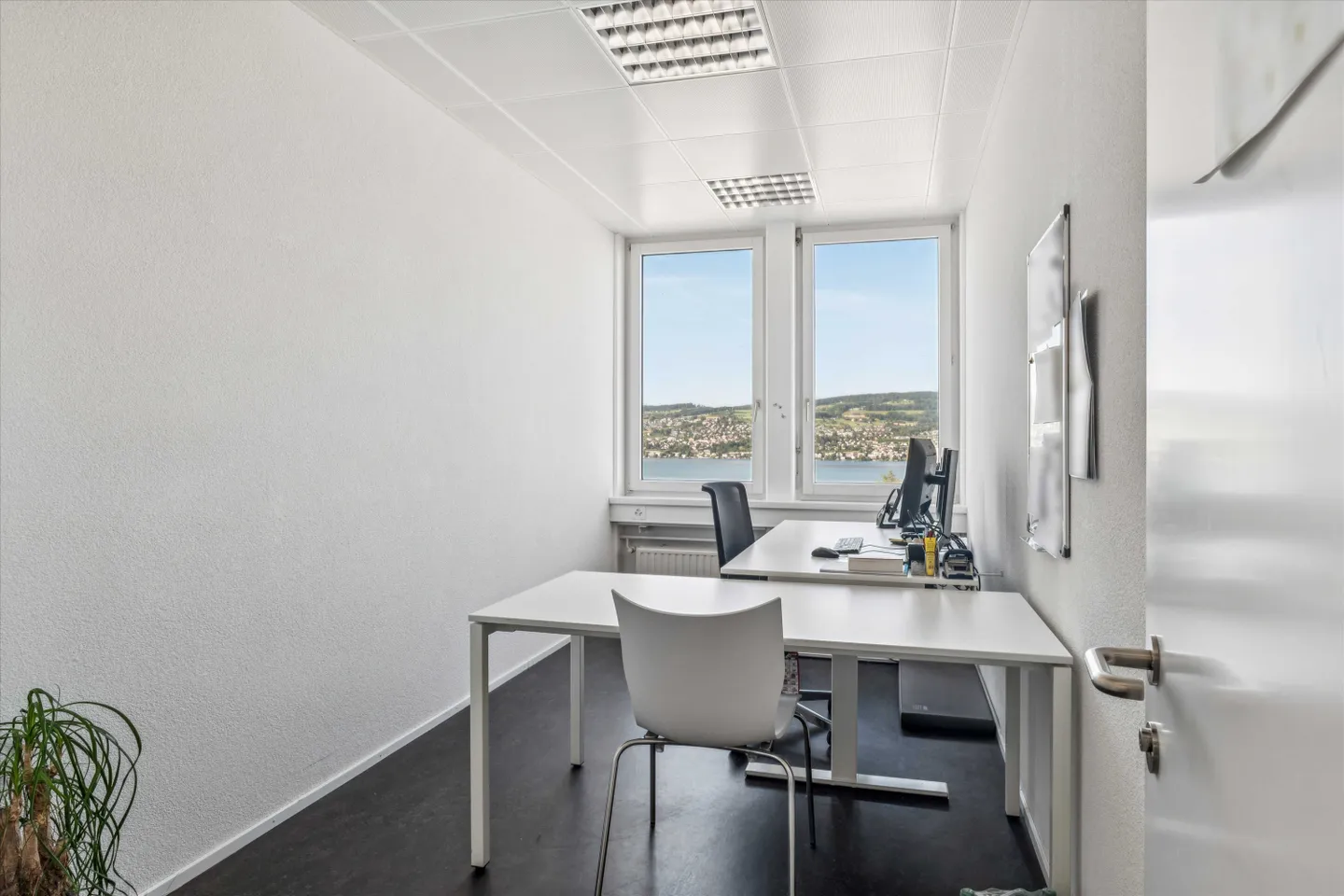 Working with Lake View: Attractive Office Space in the Heart of Horgen - Photo 5 of 6