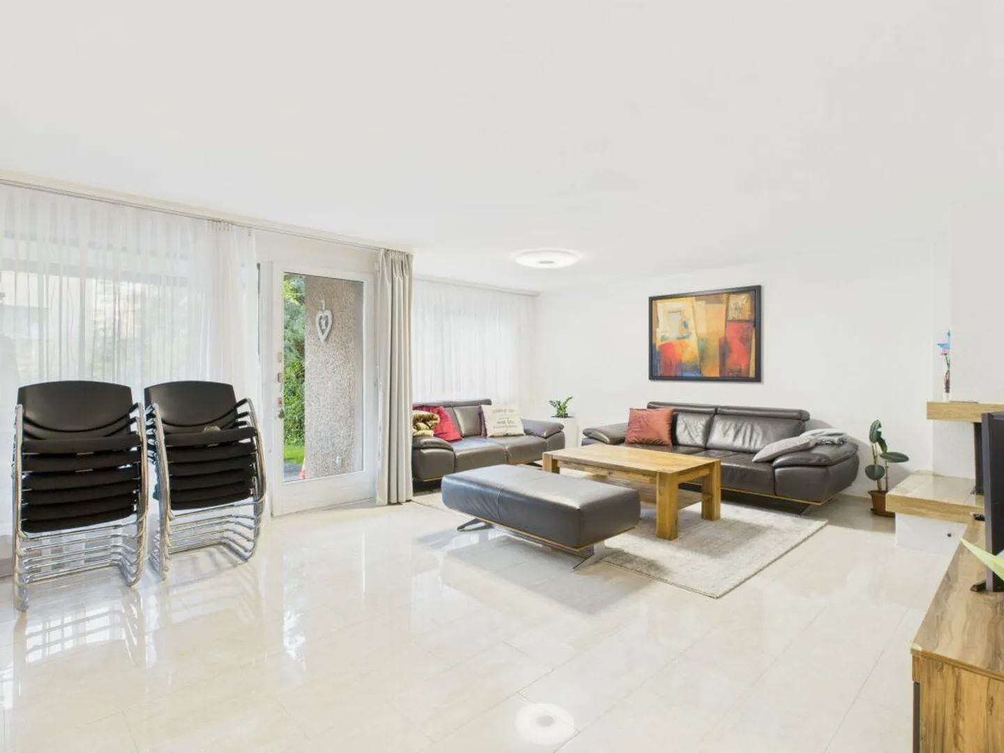 Luminoso appartamento di 4,5 stanze con camino e area salotto nel verde - Foto 7 di 17