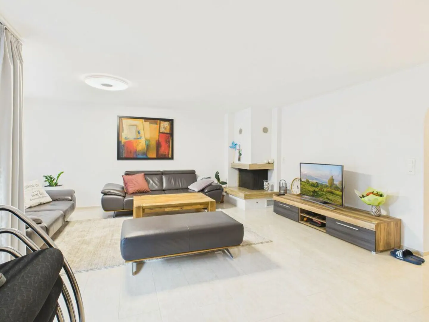 Luminoso appartamento di 4,5 stanze con camino e area salotto nel verde - Foto 8 di 17