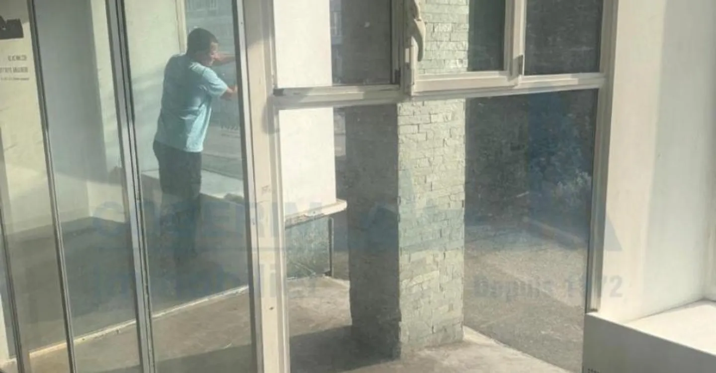 Spazio Commerciale Vicino ai Trasporti - Foto 2 di 13