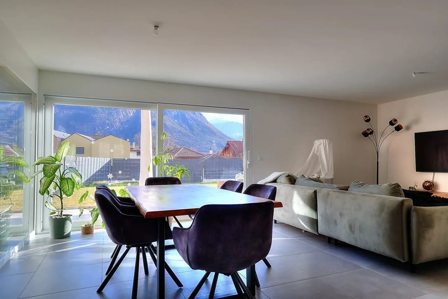 Villa moderne et lumineuse avec 4,5 pièces - Photo 3 sur 10