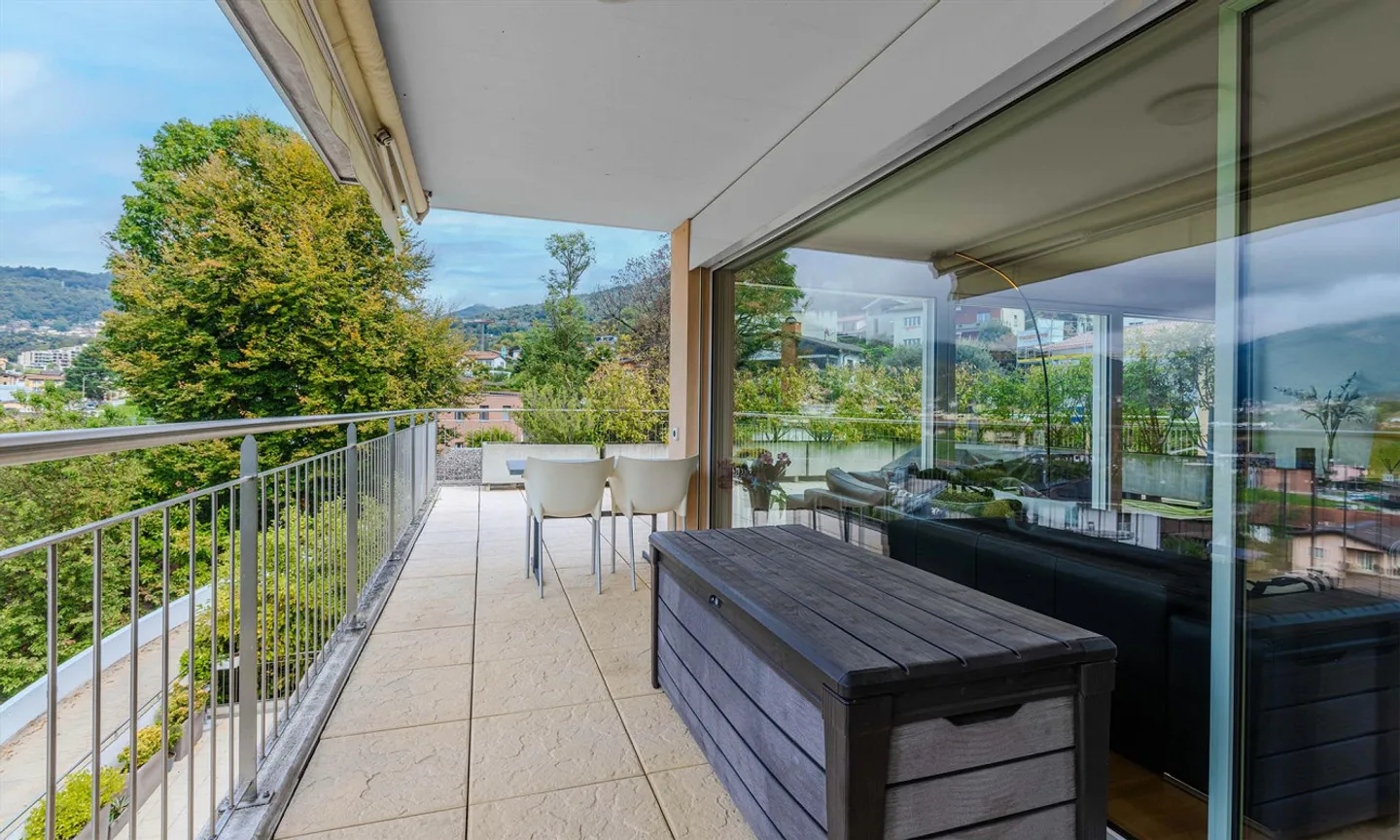 Dachgeschoss 3.5 Zimmer mit Panoramaterrasse in Cadro - Photo 1 of 9