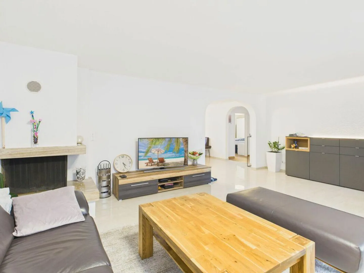 Luminoso appartamento di 4,5 stanze con camino e area salotto nel verde - Foto 9 di 17