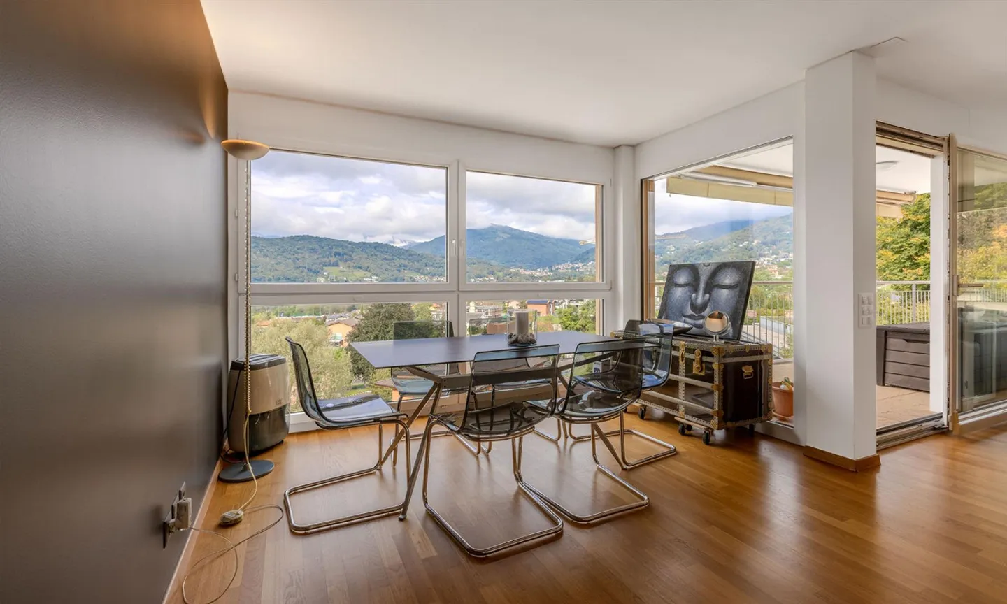 Dachgeschoss 3.5 Zimmer mit Panoramaterrasse in Cadro - Photo 4 of 9