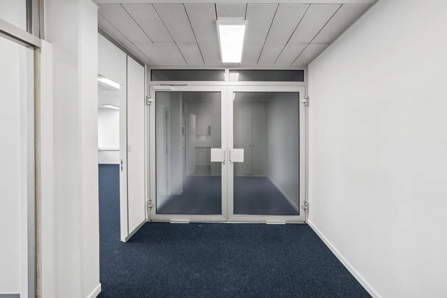 Offices with unobstructed view of the lake - Photo 1 of 11