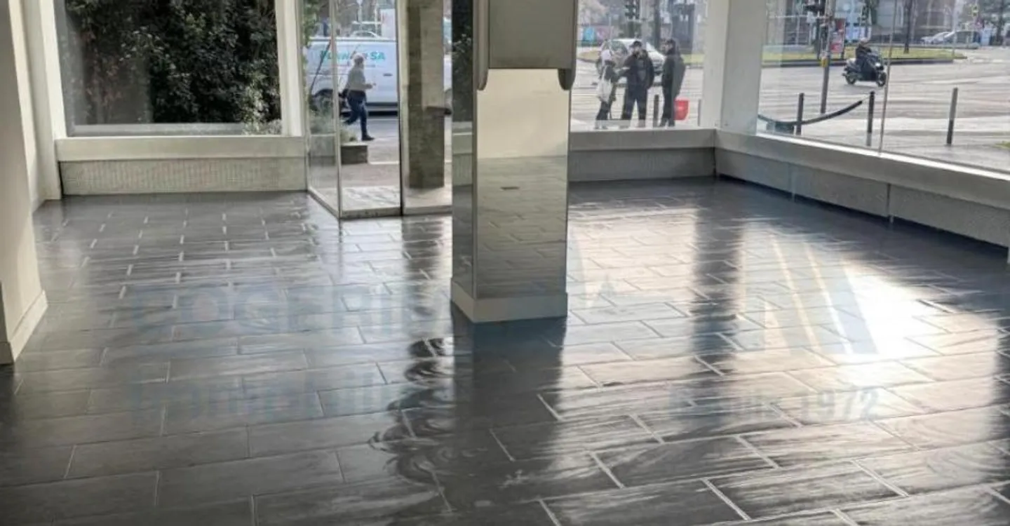 Spazio Commerciale Vicino ai Trasporti - Foto 12 di 13