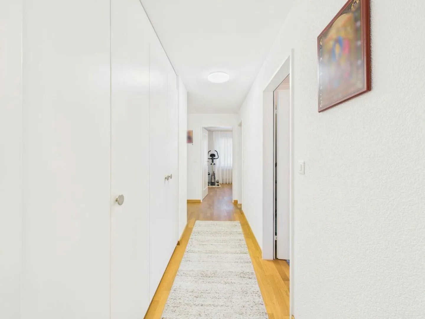 Luminoso appartamento di 4,5 stanze con camino e area salotto nel verde - Foto 10 di 17