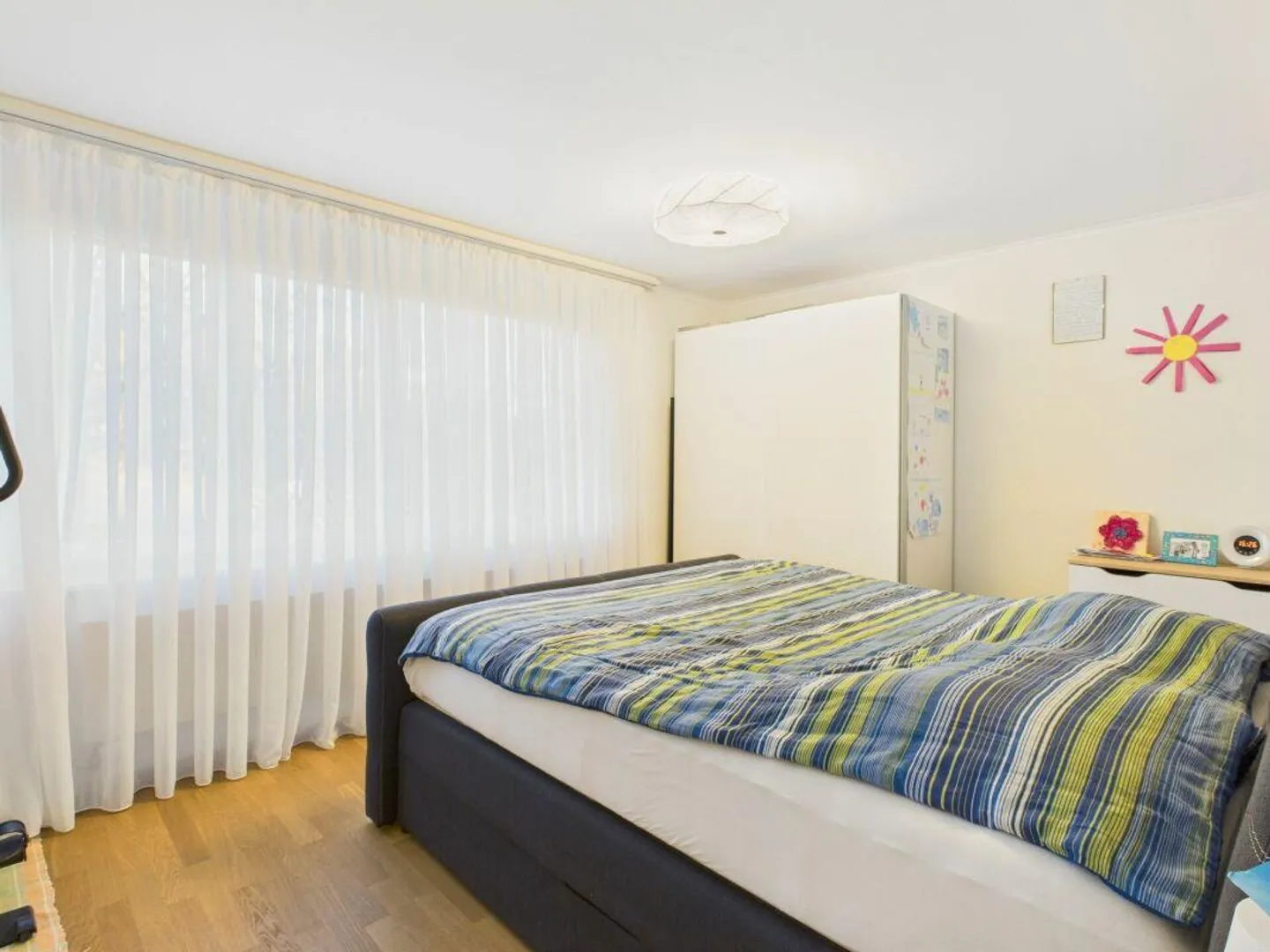 Luminoso appartamento di 4,5 stanze con camino e area salotto nel verde - Foto 11 di 17