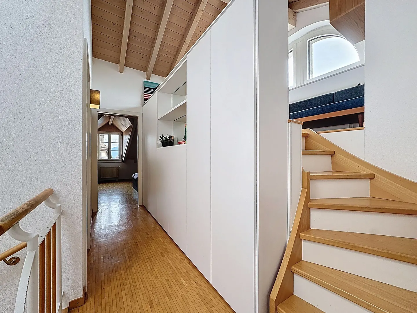 DUPLEX DI CARATTERE RINNOVATO NEL CUORE DI FÉCHY-DESSUS - Foto 12 di 18