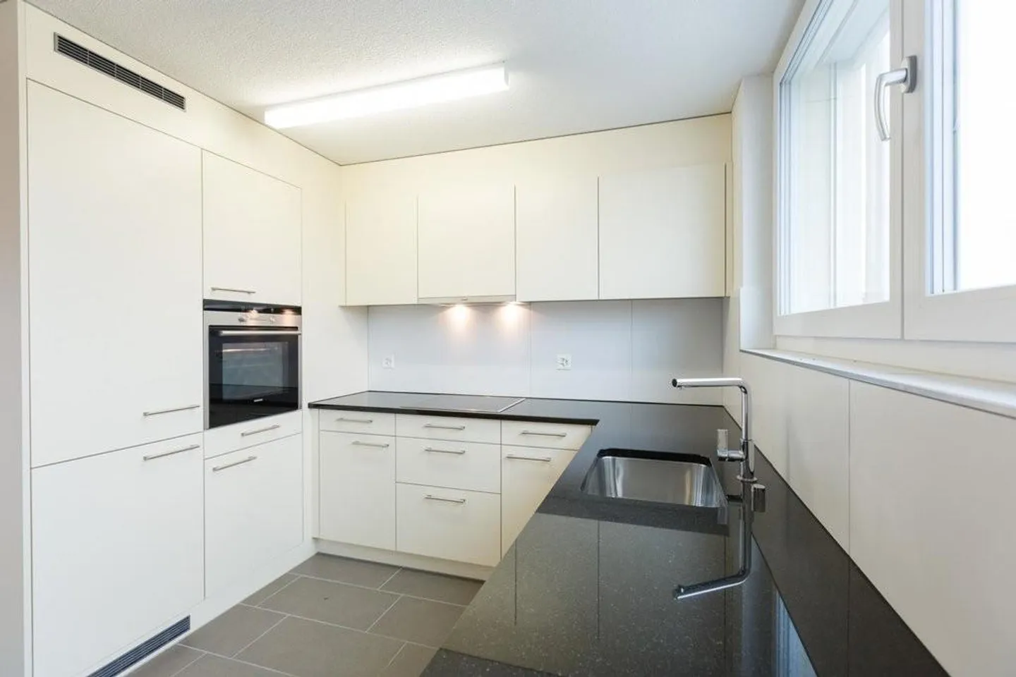 Magnifique appartement de 4,5 pièces avec tour de lavage - Photo 5 sur 9