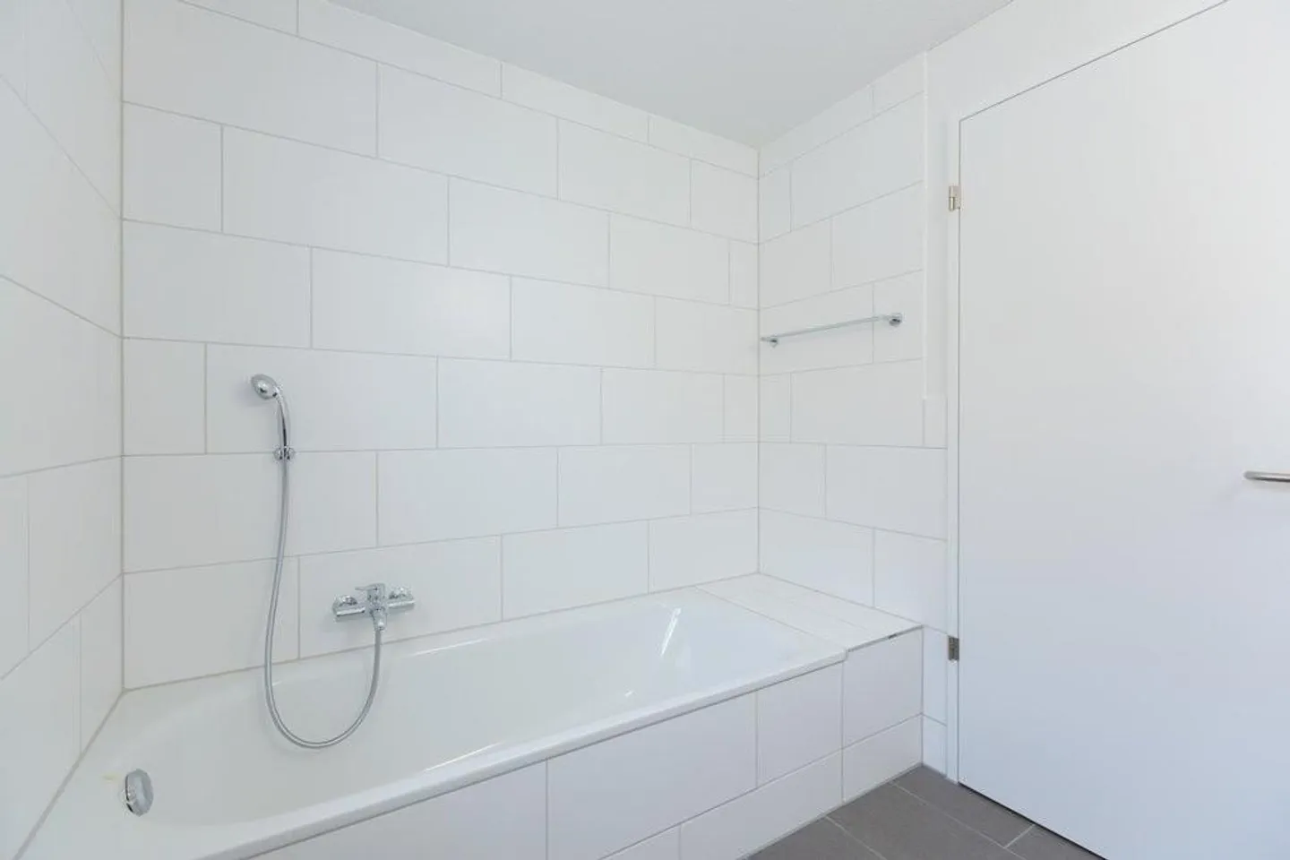 Magnifique appartement de 4,5 pièces avec tour de lavage - Photo 7 sur 9