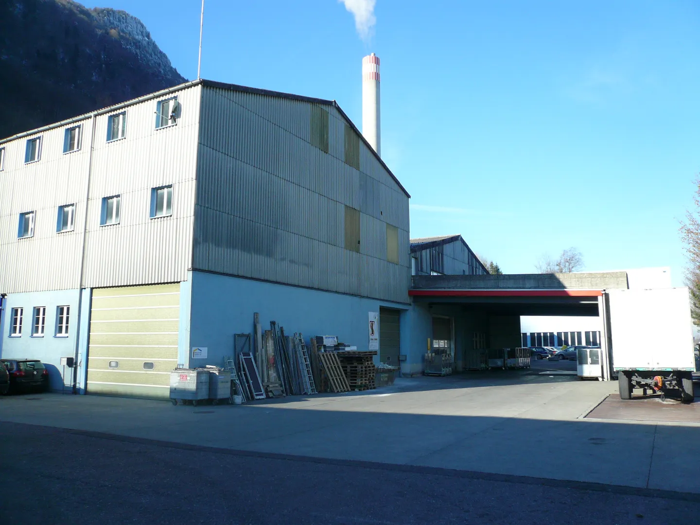 Spazio di magazzino e ricreativo in un capannone industriale in affitto - Foto 2 di 3