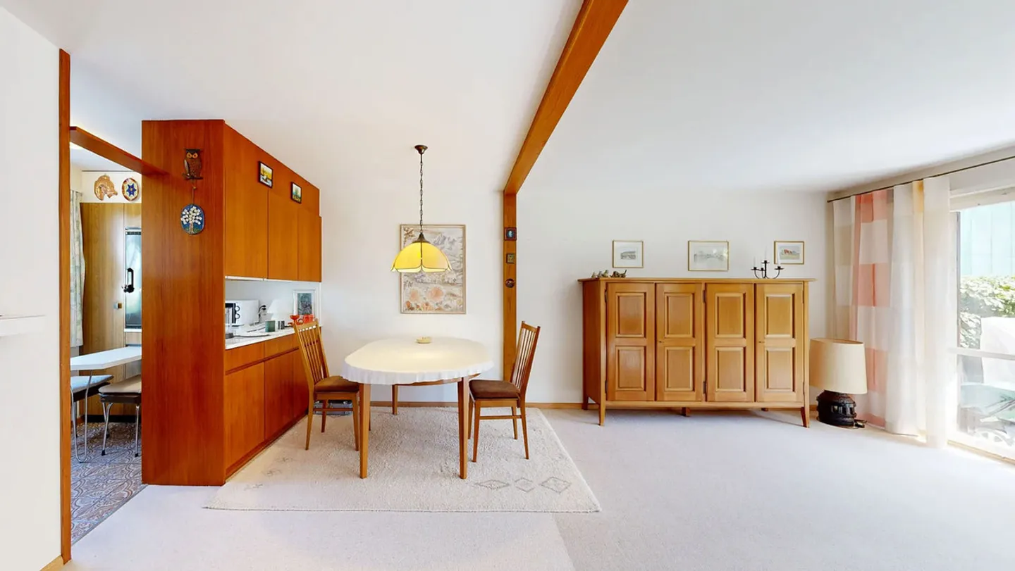 Charming Family Townhouse - Photo 8 of 23