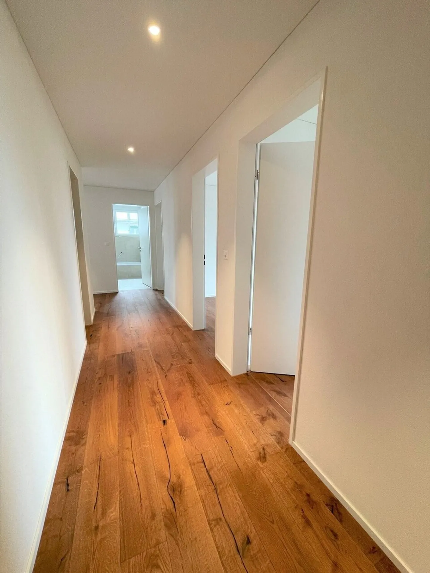 Appartamento spazioso e moderno di 4,5 locali al 1° piano - Foto 9 di 10