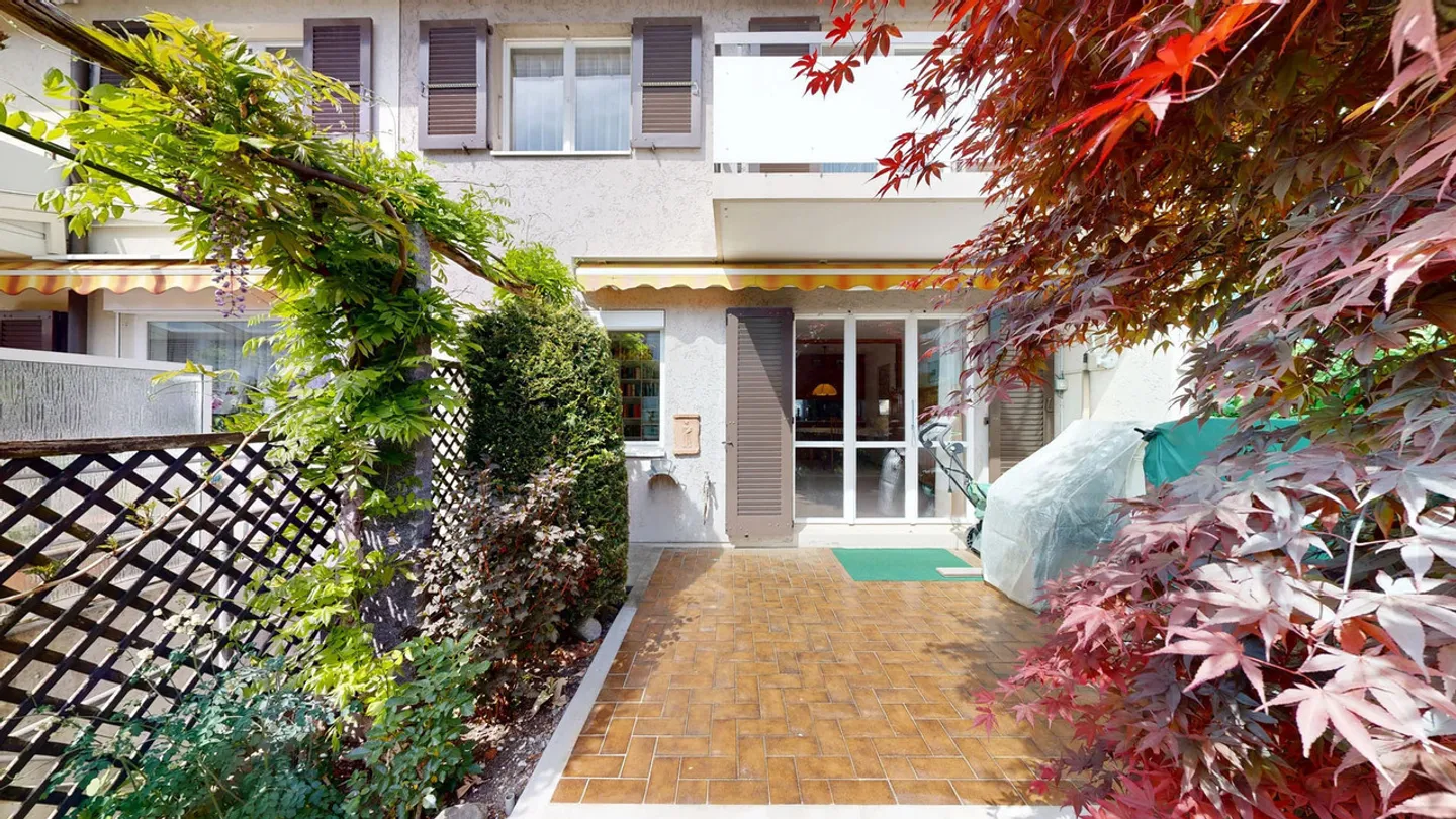 Charming Family Townhouse - Photo 20 of 23