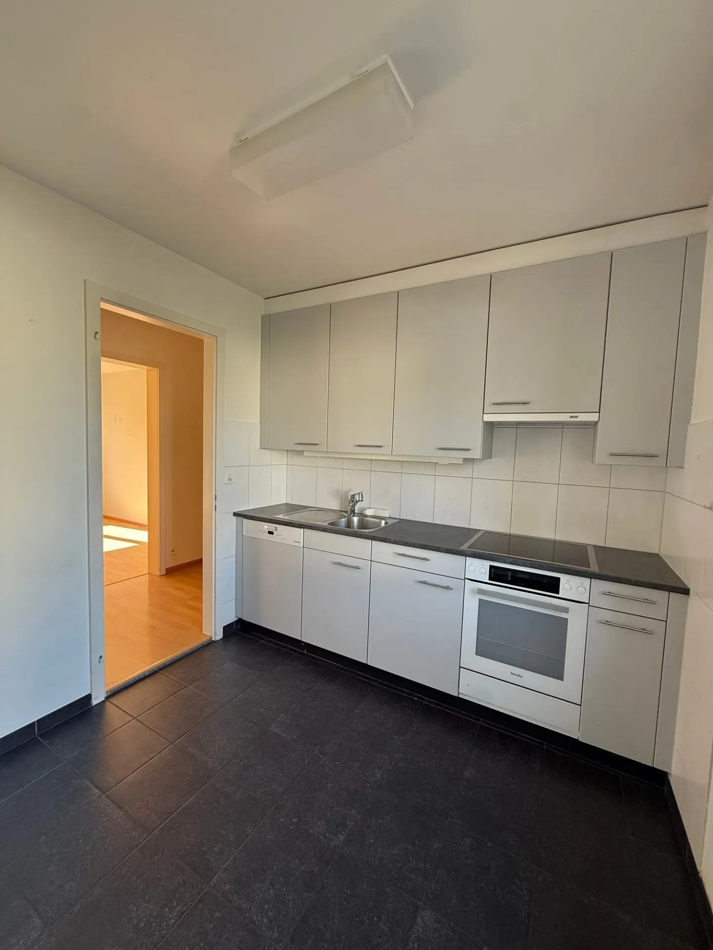 Helle 4-Zimmer-Wohnung mit Balkon - Foto 1 von 15