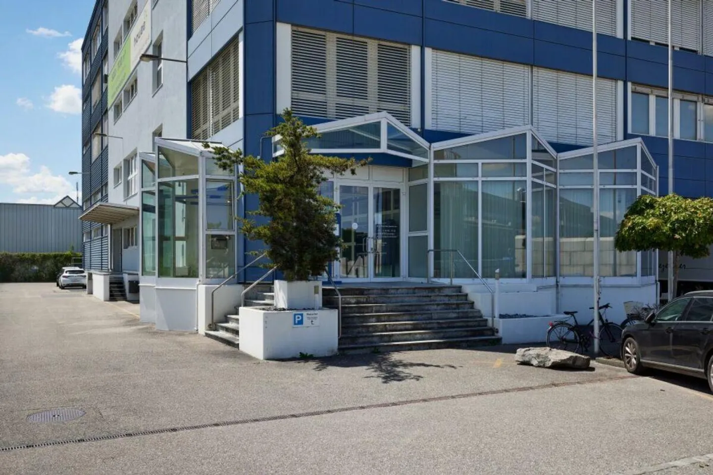 Spazio di lavoro climatizzato con garage e montacarichi! - Foto 7 di 11