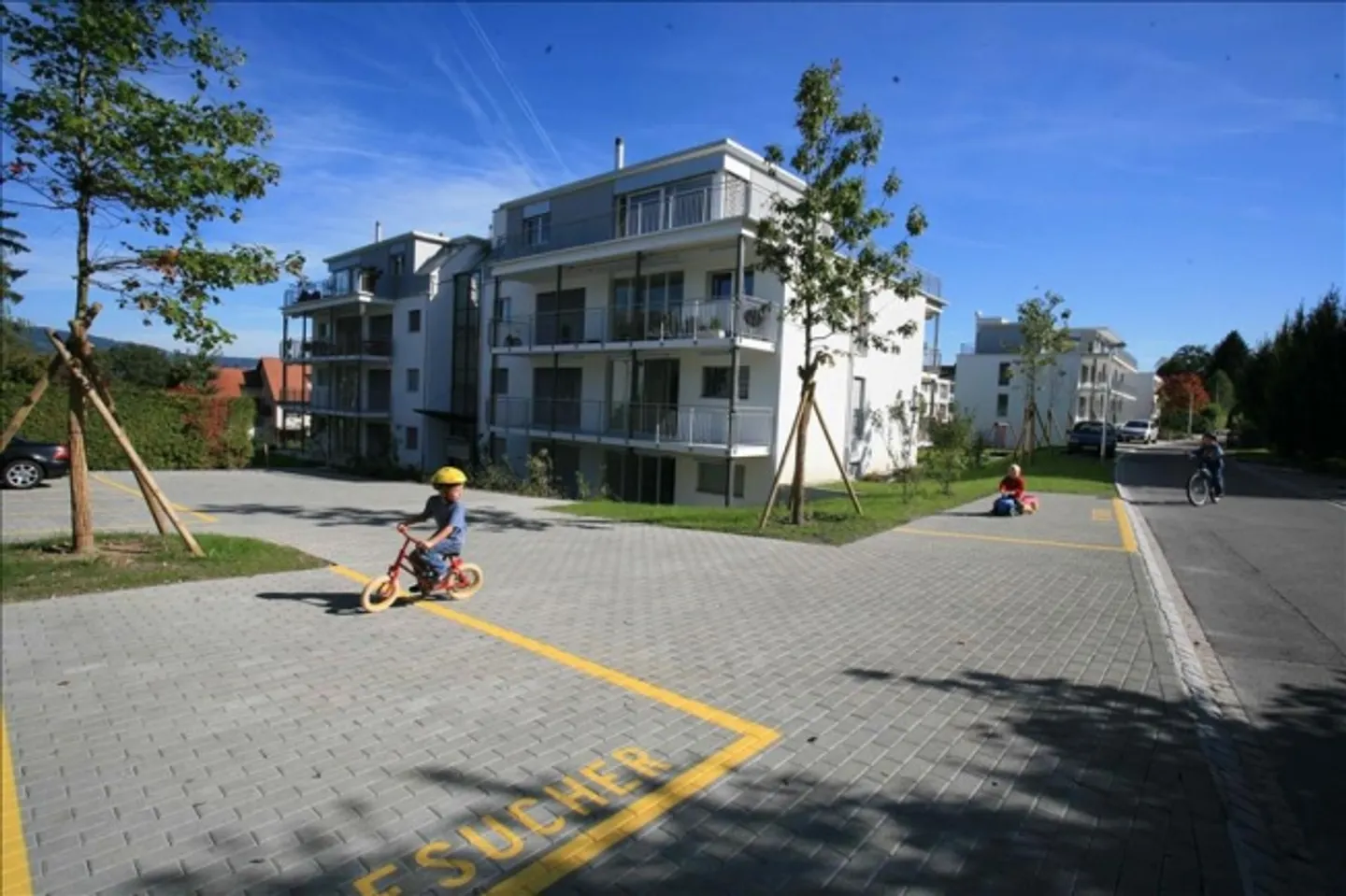 Geräumige Außenparkplätze - Foto 1 von 1
