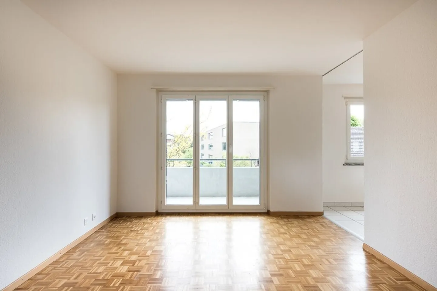 Renovierte Dachwohnung im Grünen - Foto 2 von 5
