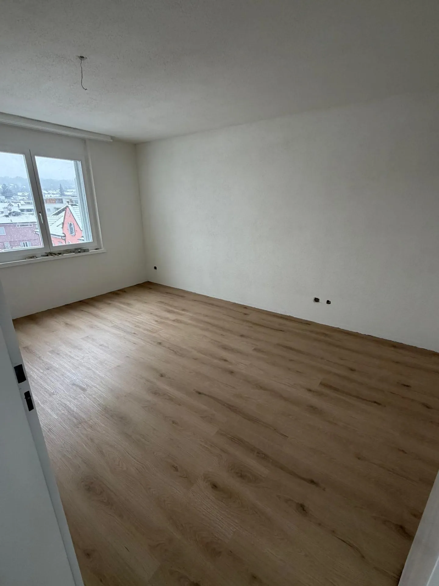 Moderne 2.5-Zimmer-Wohnung mit Balkon und Stadtblick in Kreuzlingen - Foto 2 von 9