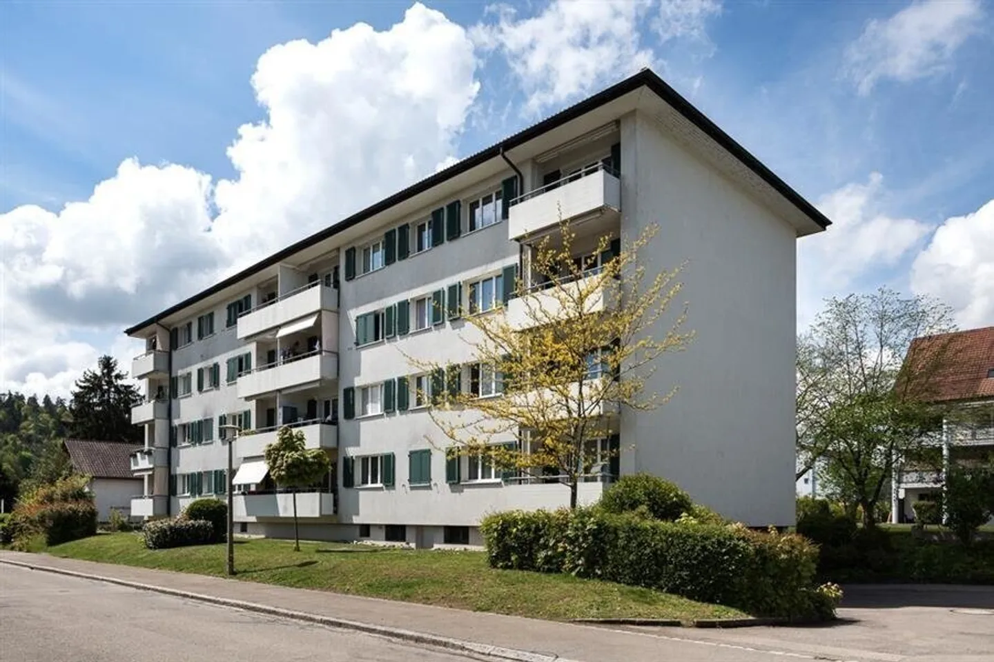 Renovierte Dachwohnung im Grünen - Foto 1 von 5