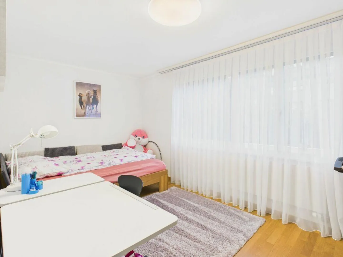 Luminoso appartamento di 4,5 stanze con camino e area salotto nel verde - Foto 12 di 17