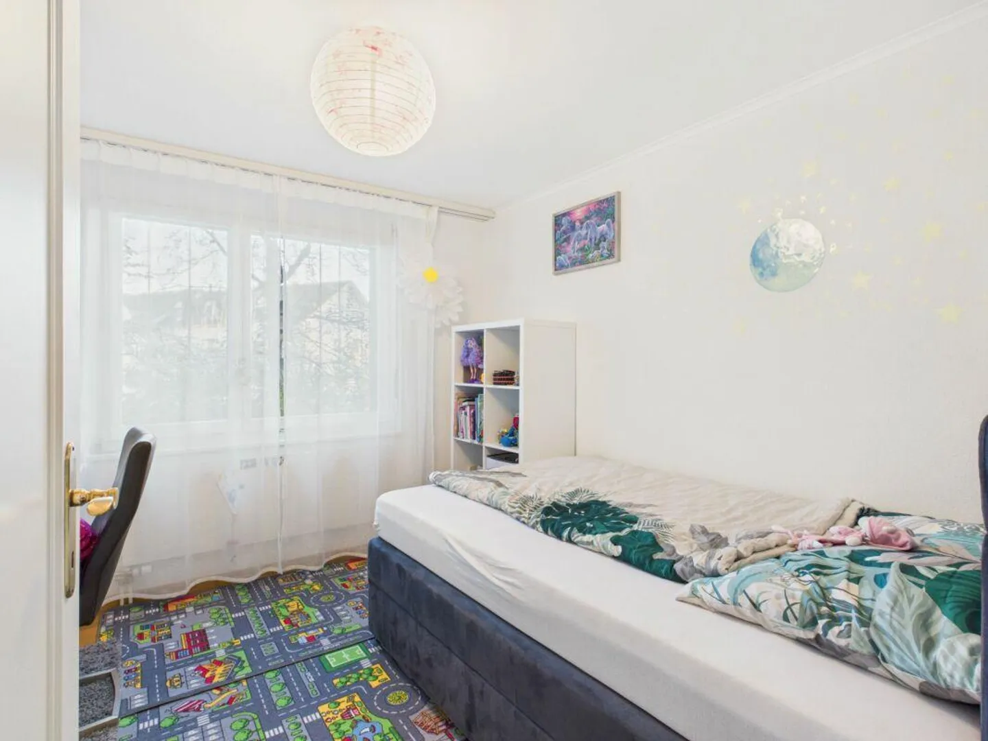 Luminoso appartamento di 4,5 stanze con camino e area salotto nel verde - Foto 13 di 17