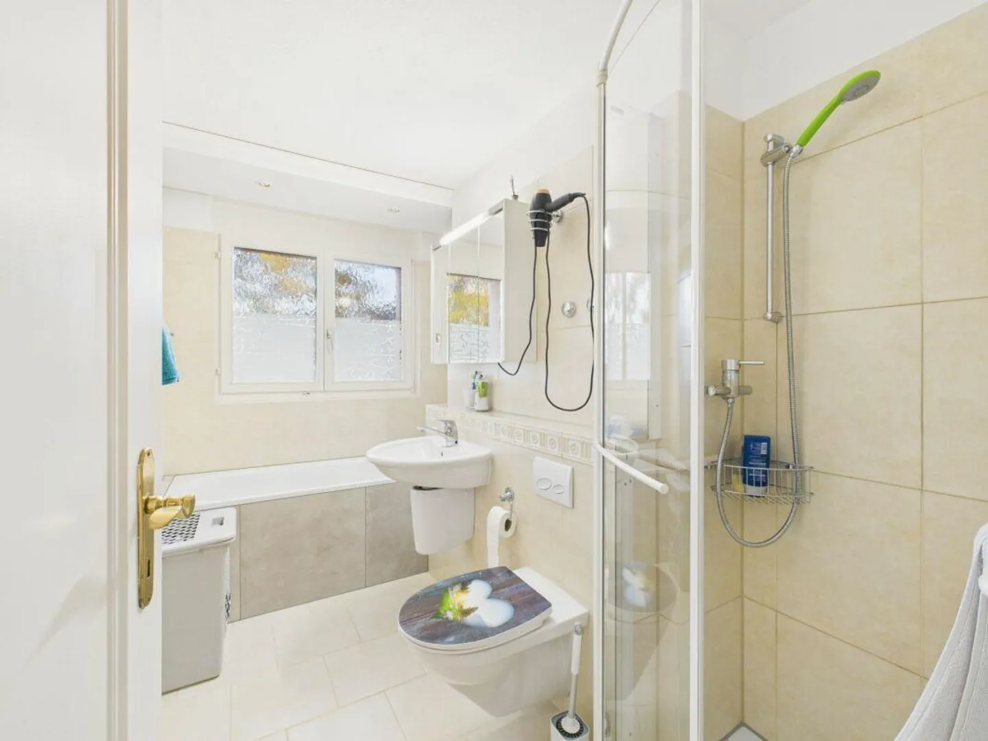 Luminoso appartamento di 4,5 stanze con camino e area salotto nel verde - Foto 14 di 17