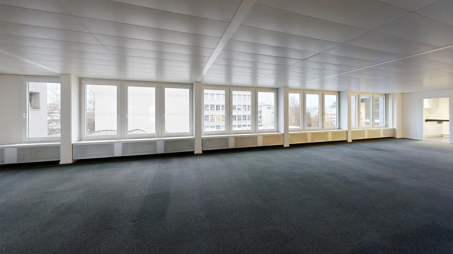 Your business premises in a central location - Photo 8 of 14