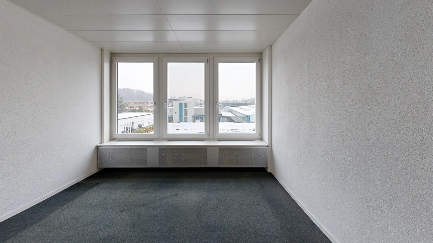 Your business premises in a central location - Photo 7 of 14