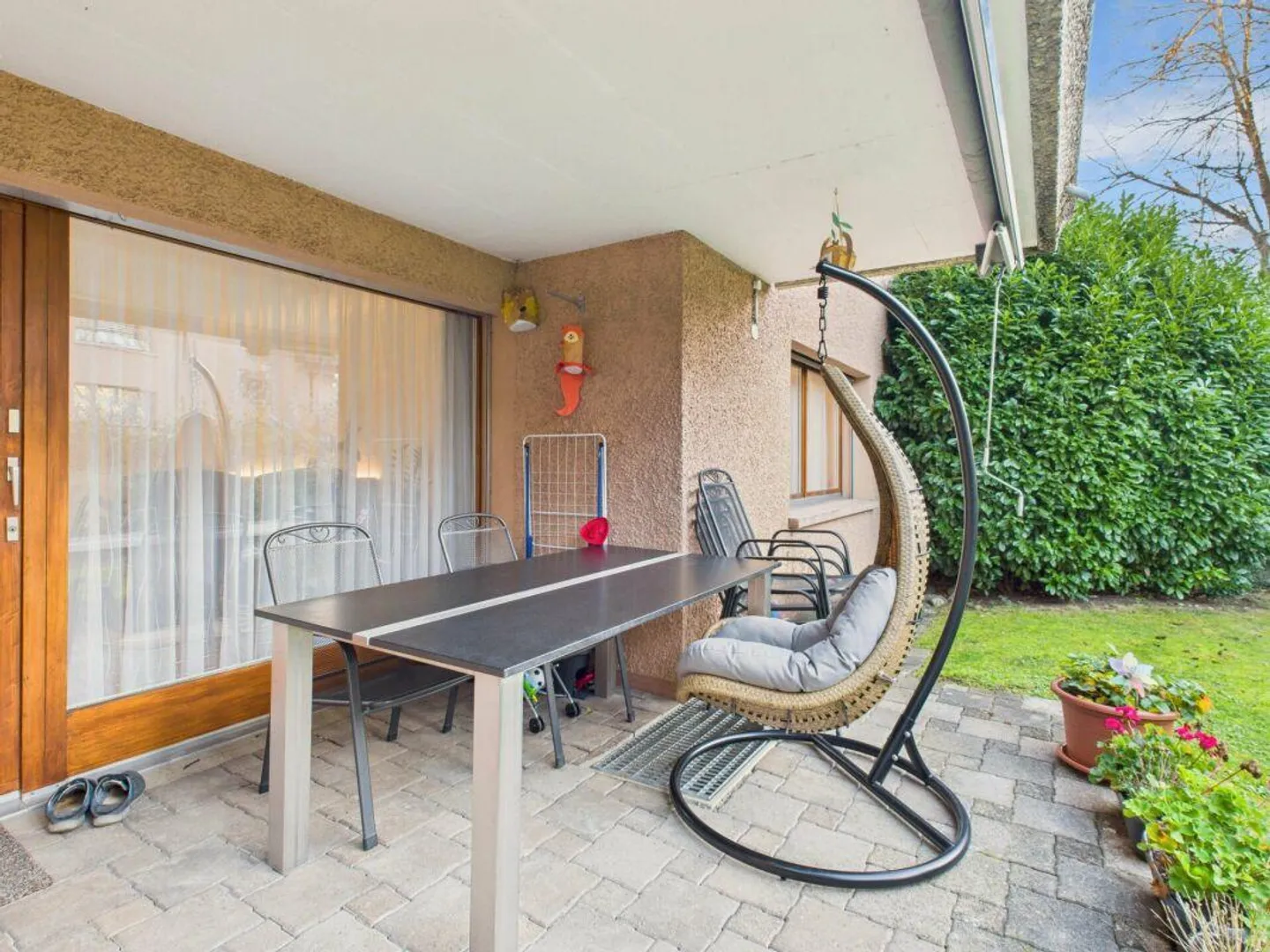 Luminoso appartamento di 4,5 stanze con camino e area salotto nel verde - Foto 17 di 17