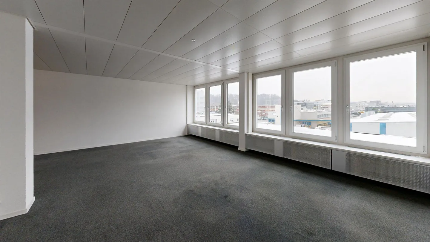 Your business premises in a central location - Photo 10 of 14