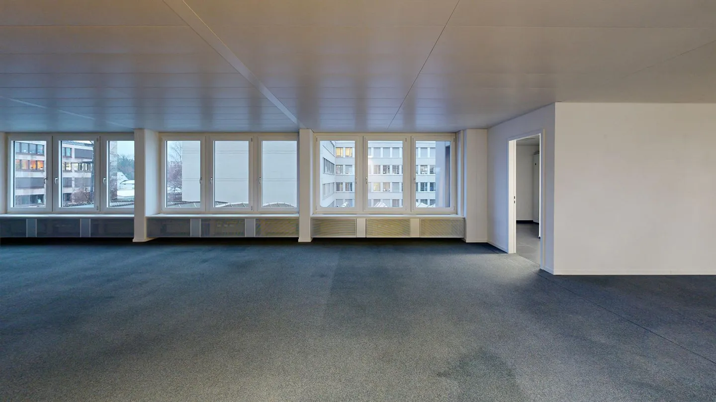 Your business premises in a central location - Photo 11 of 14