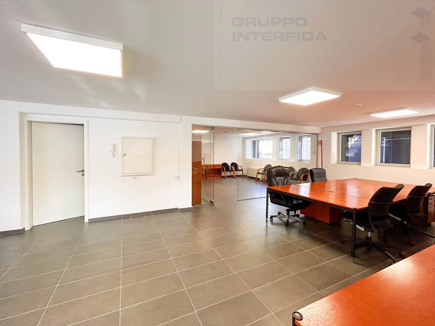 Grand espace commercial Open Space - Photo 5 sur 12