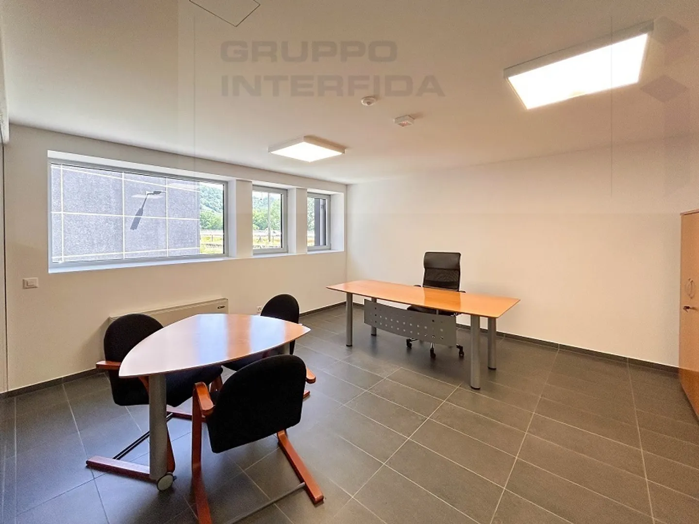 Grand espace commercial Open Space - Photo 6 sur 12