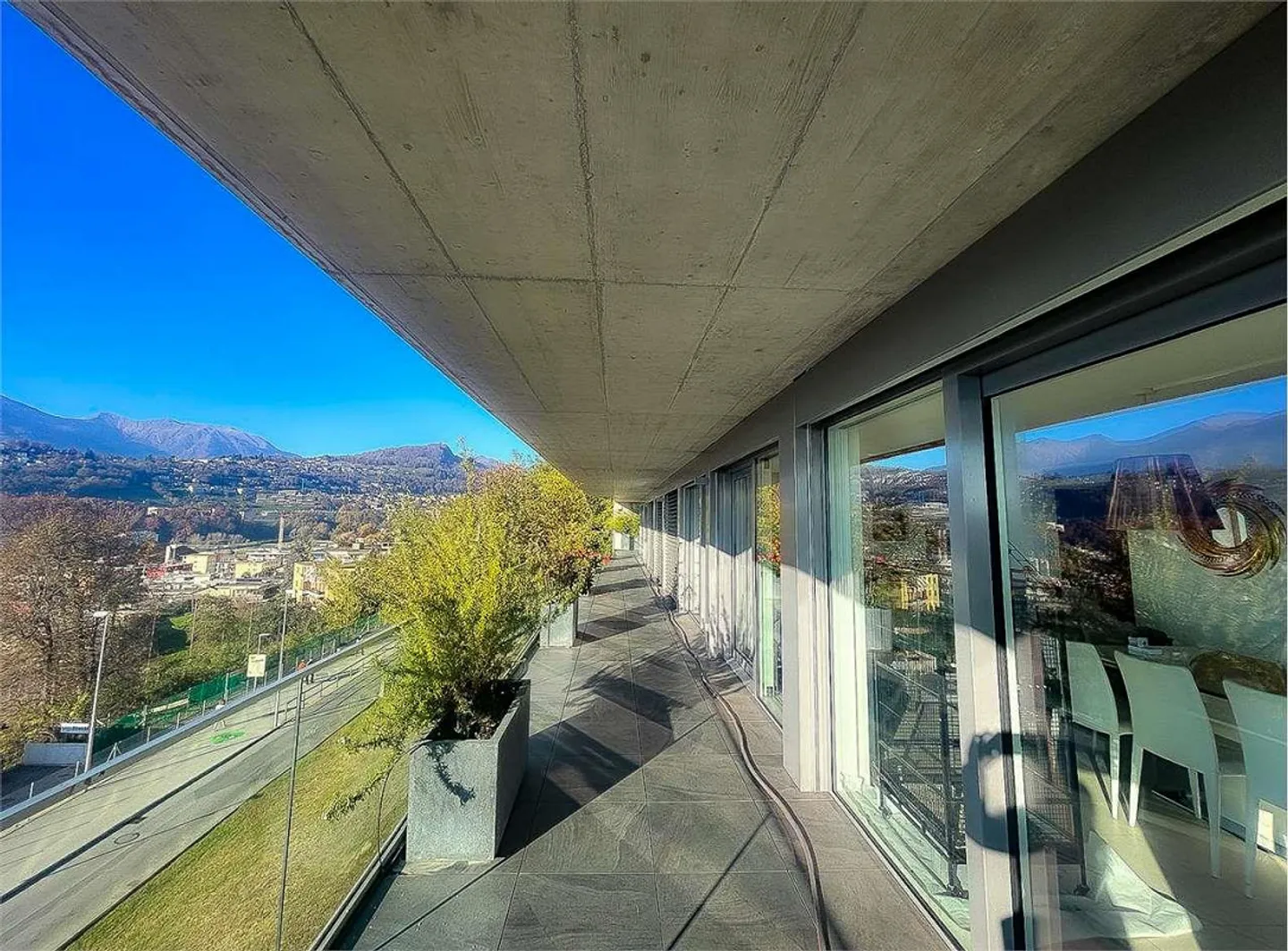 Lussuoso attico con vista sulla città di Lugano - Foto 4 di 13