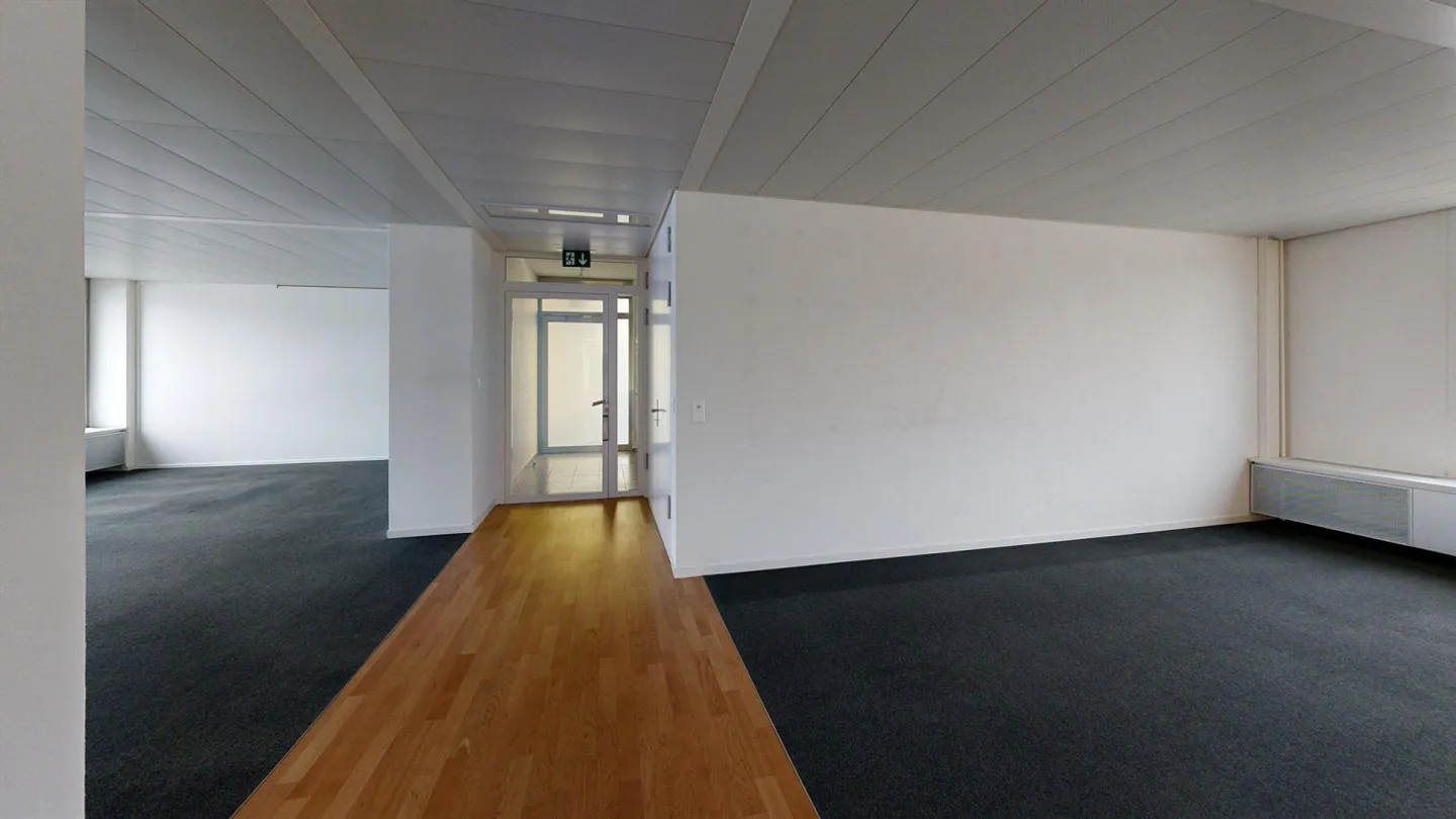 Your business premises in a central location - Photo 9 of 14