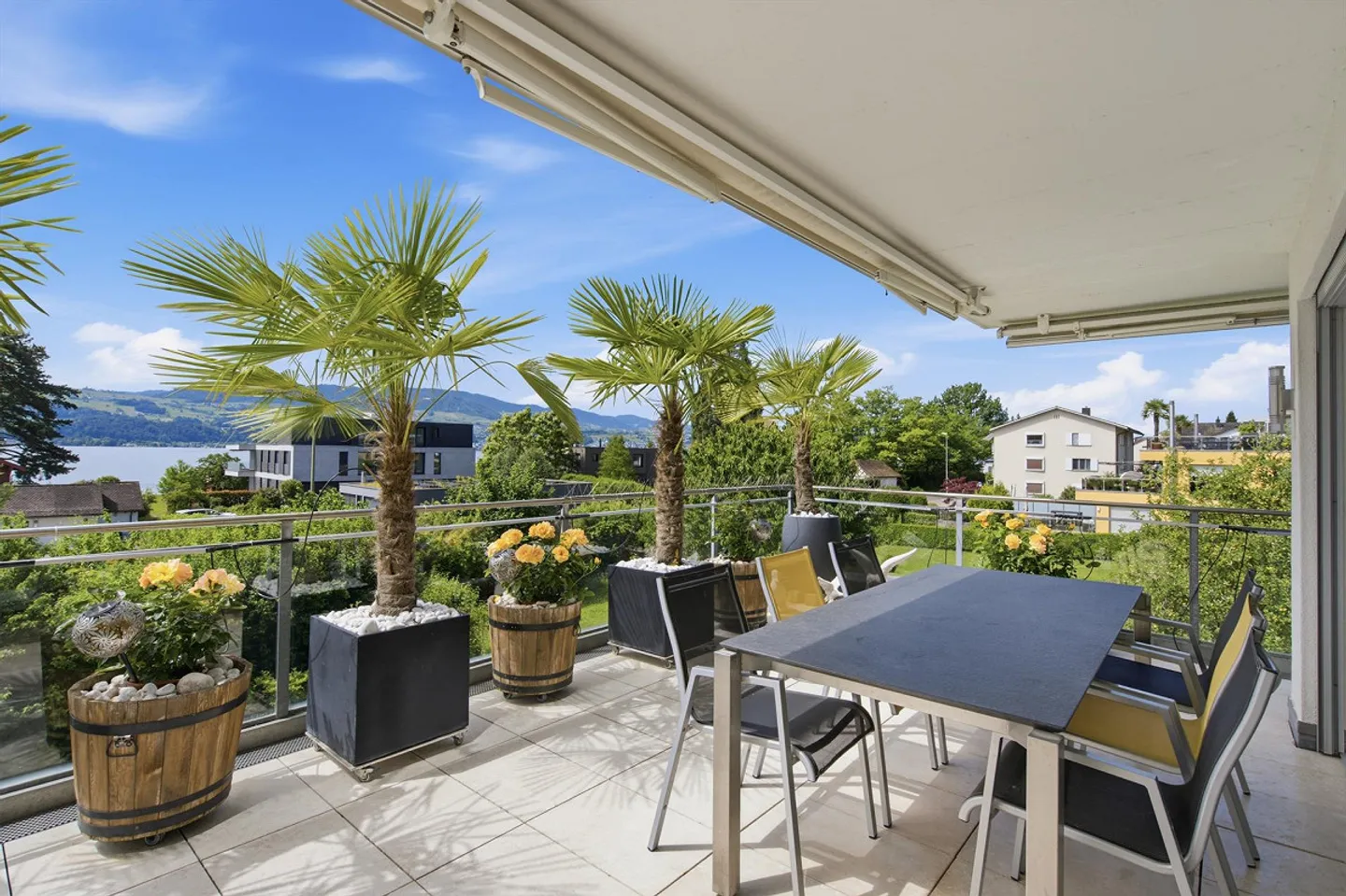 Maison de rêve avec terrasse ensoleillée et vue sur le lac - Photo 1 sur 4