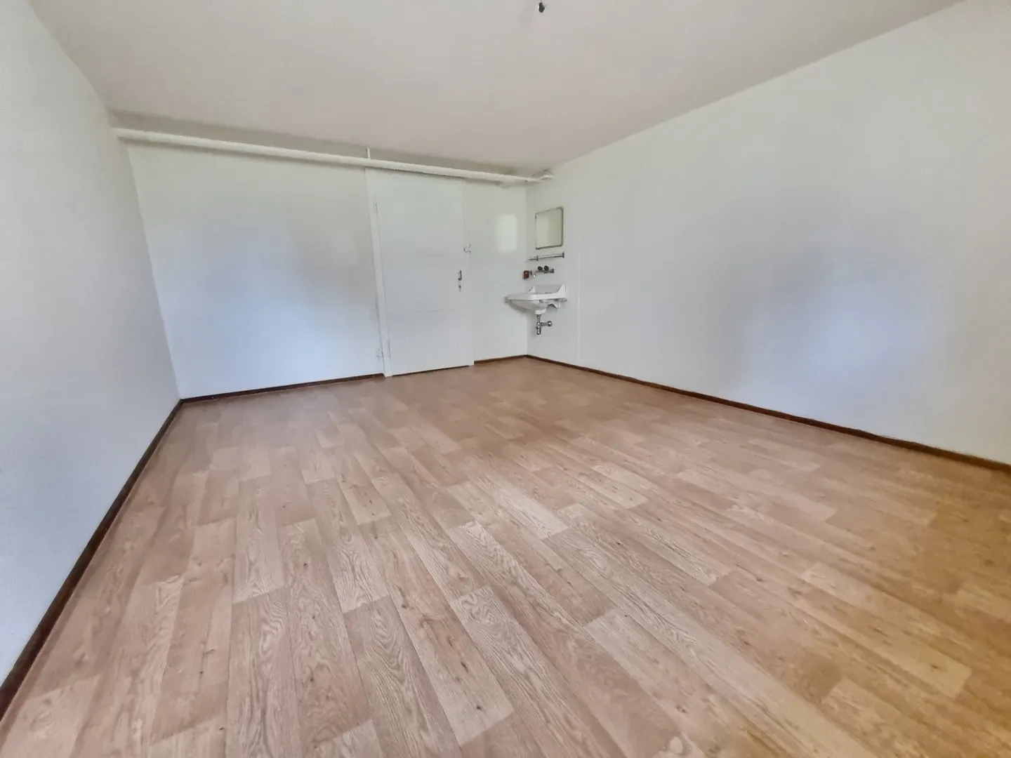 Atelier/espace de stockage avec WC - Photo 2 sur 7