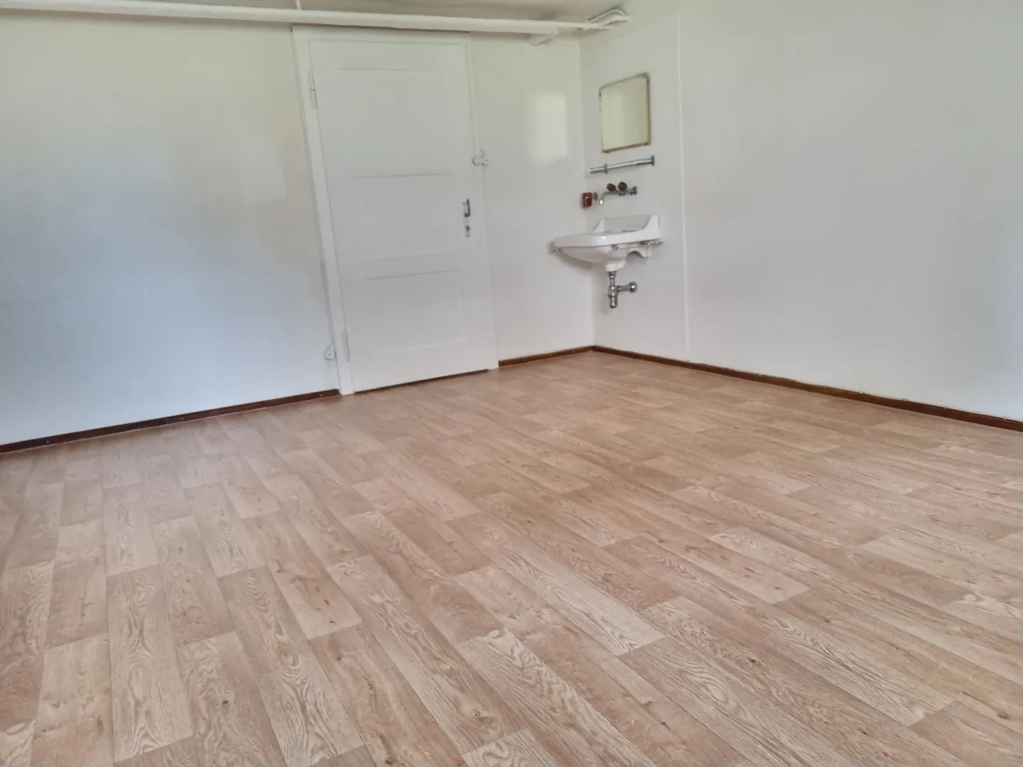 Atelier/espace de stockage avec WC - Photo 6 sur 7