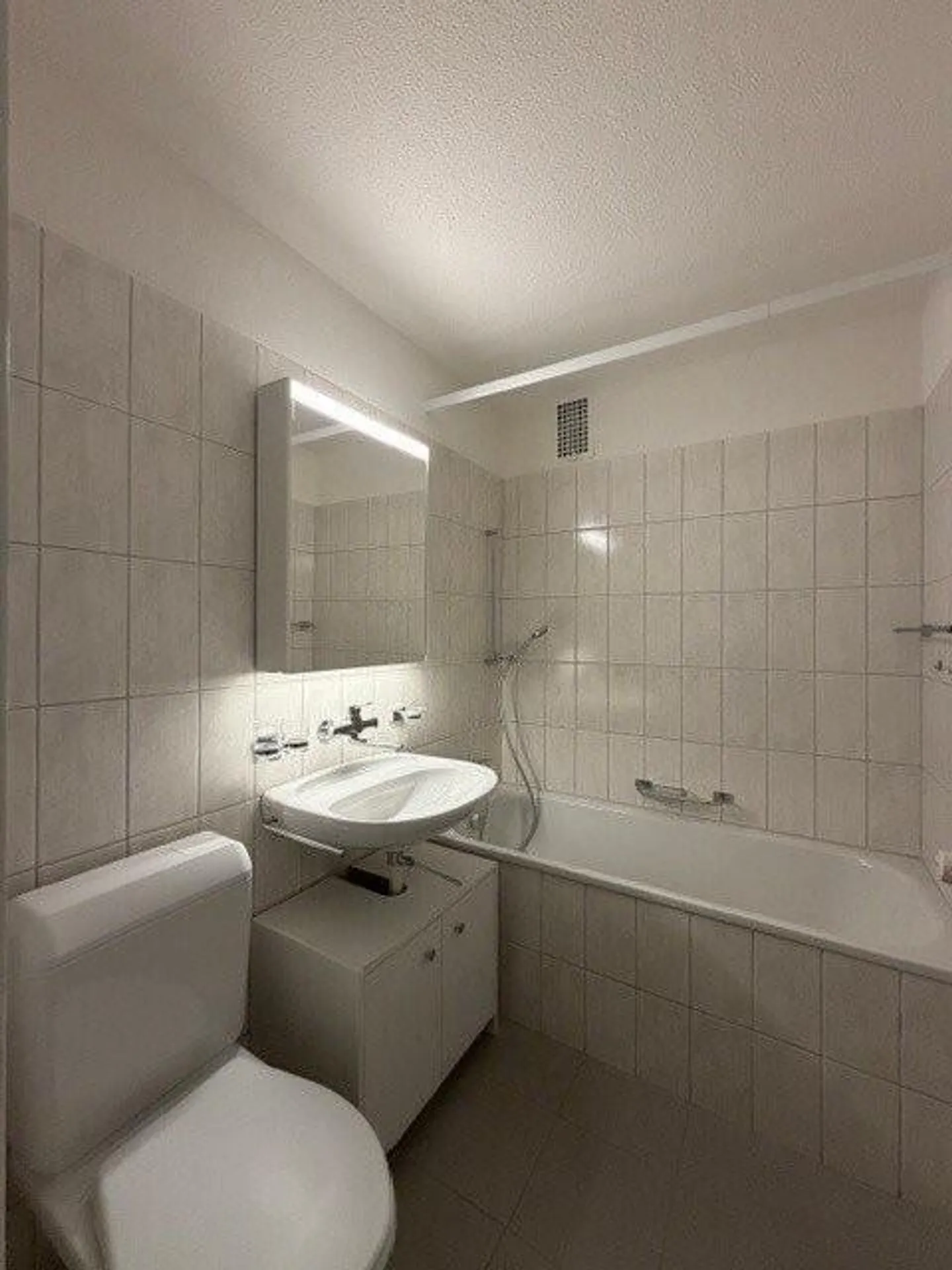 Cozy Living in the Green - Photo 5 of 7