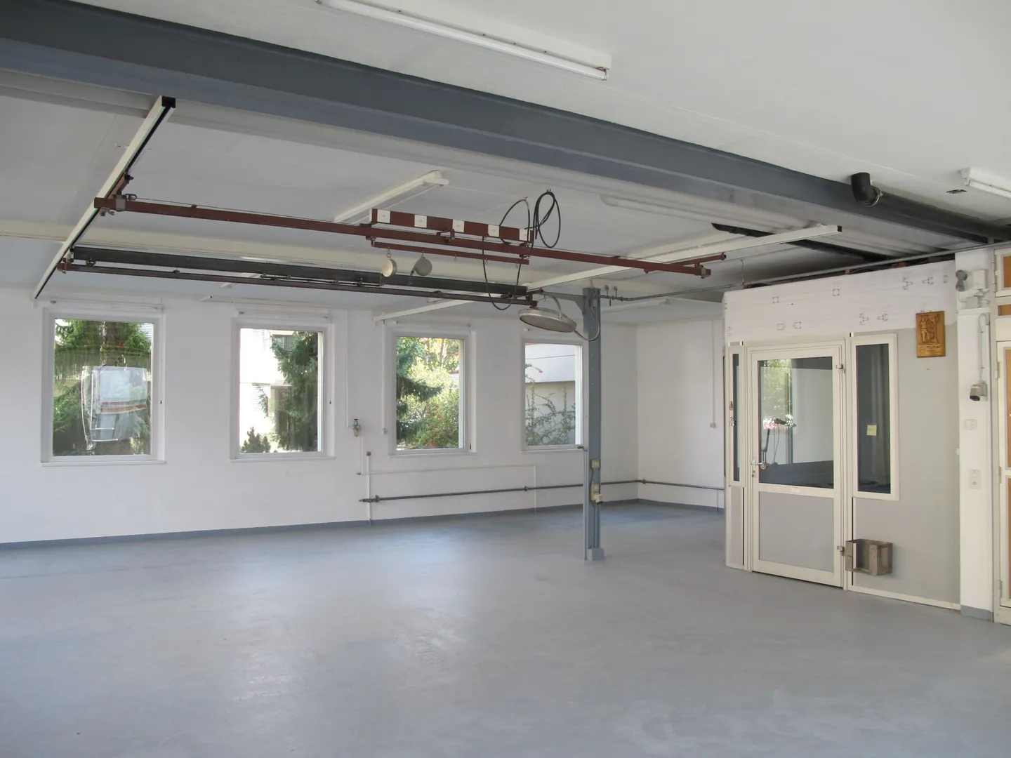 Ideal for craftsmen: Living & working under one roof in Lyss - Photo 8 of 12