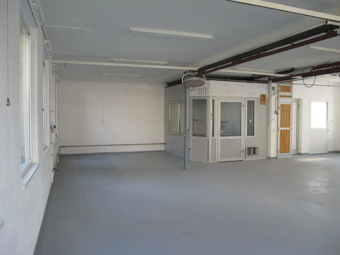 Ideal for craftsmen: Living & working under one roof in Lyss - Photo 9 of 12