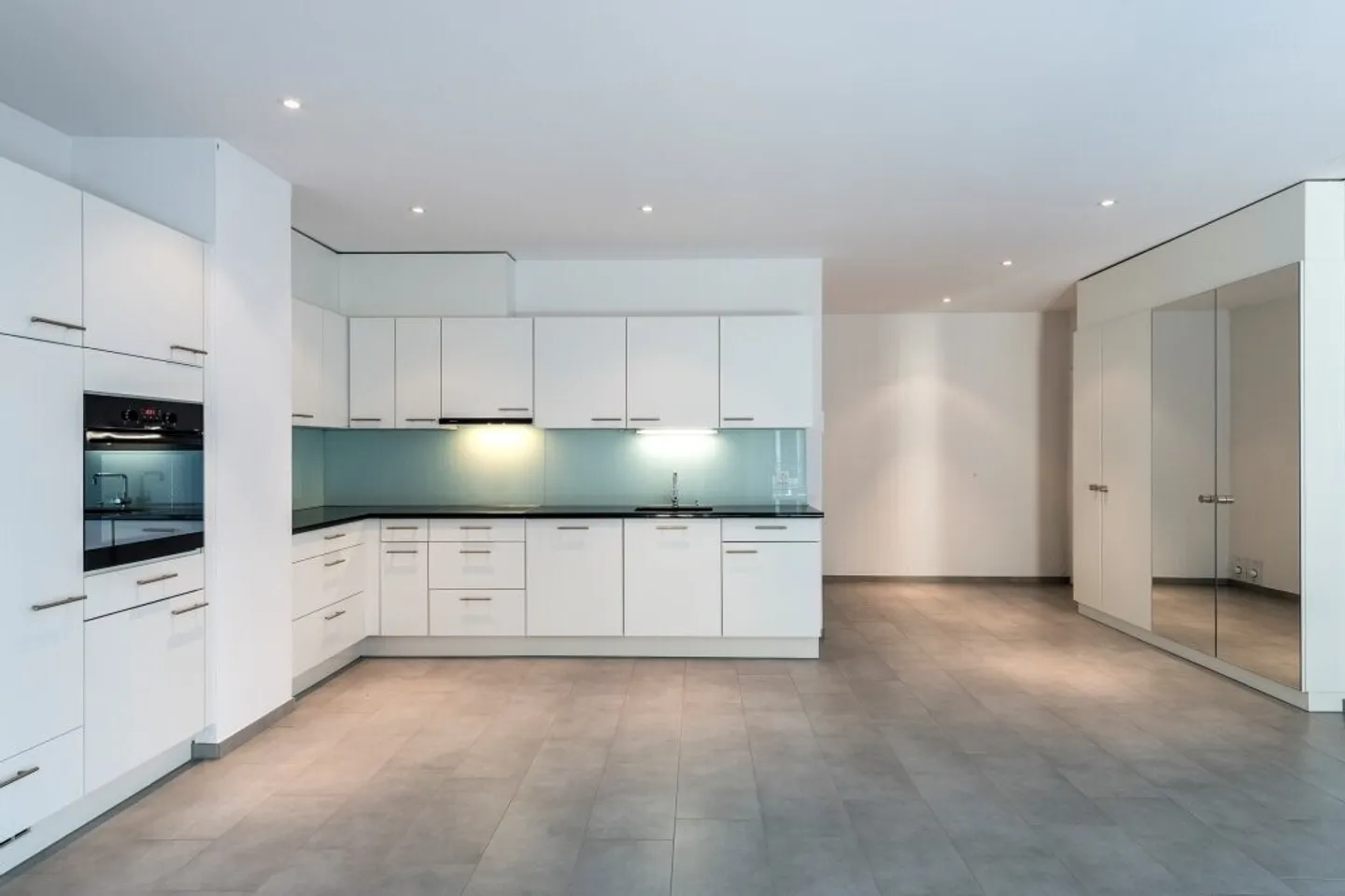 Appartement de ville moderne au centre d'Oerlikon - Photo 2 sur 7