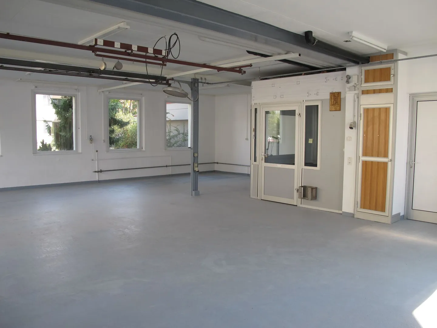 Ideal for craftsmen: Living & working under one roof in Lyss - Photo 10 of 12